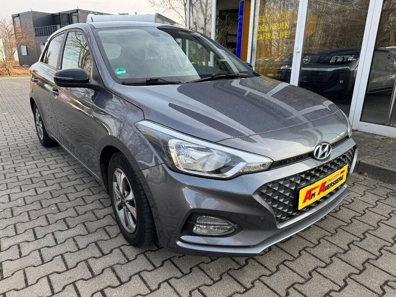 Silber Gebraucht 2019 Hyundai i20 YES! Limousine | 10.750 € (Fairer Preis) - Bild 1/4