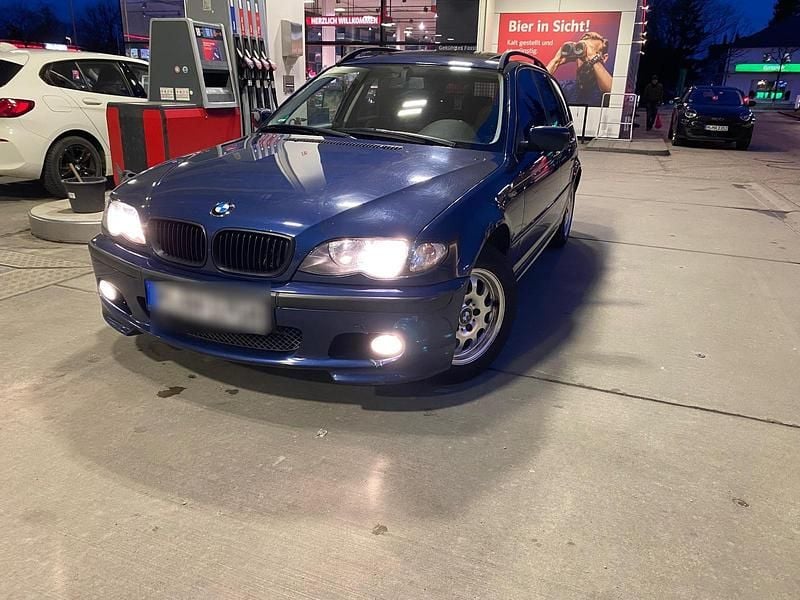Gebraucht BMW 320 143 PS (105 kW) 2004 Blau Kombi