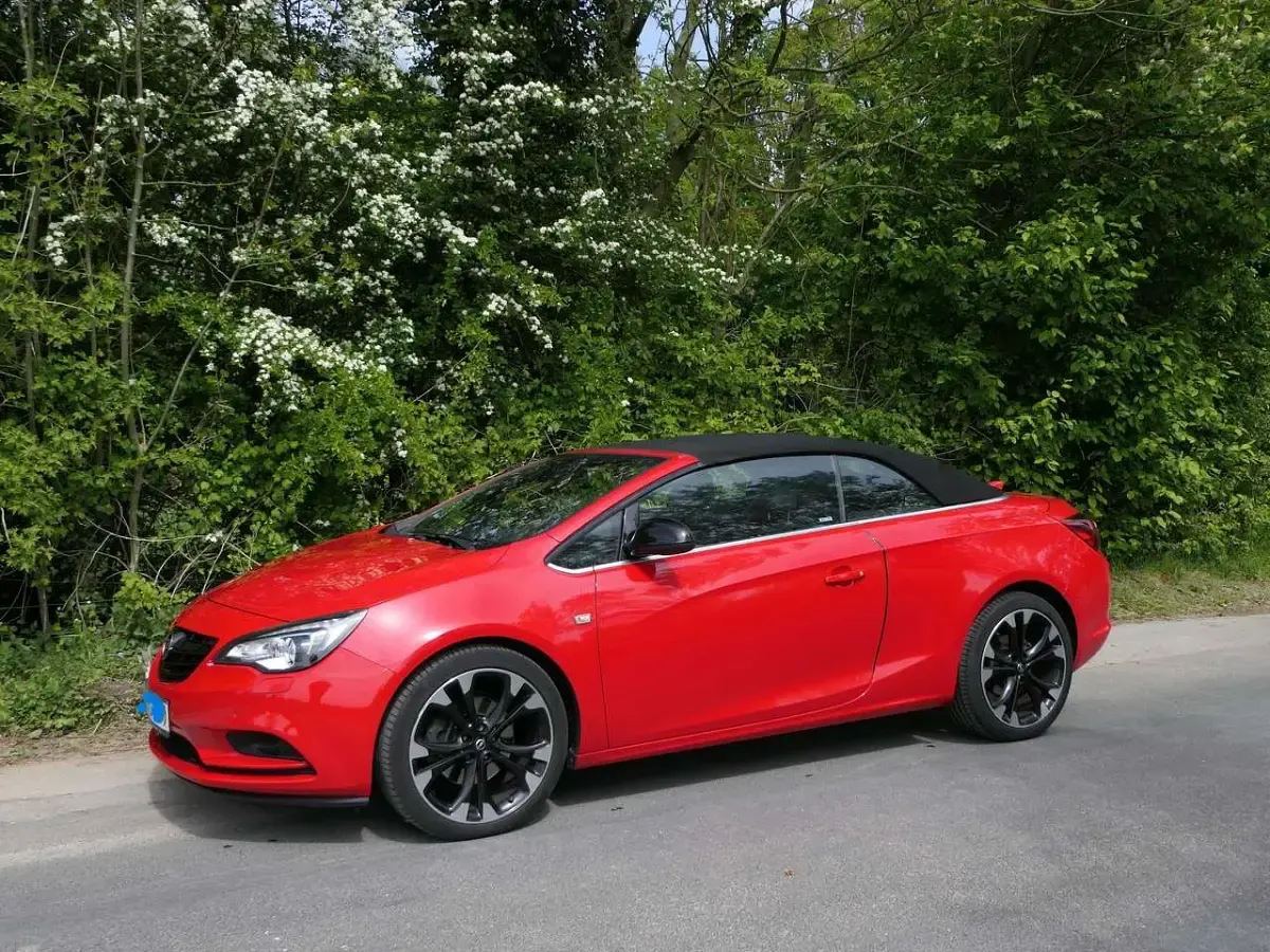 Second-hand Opel Cascada Innovation 170 CP (125 kW) 2017 Roșu Cabrio