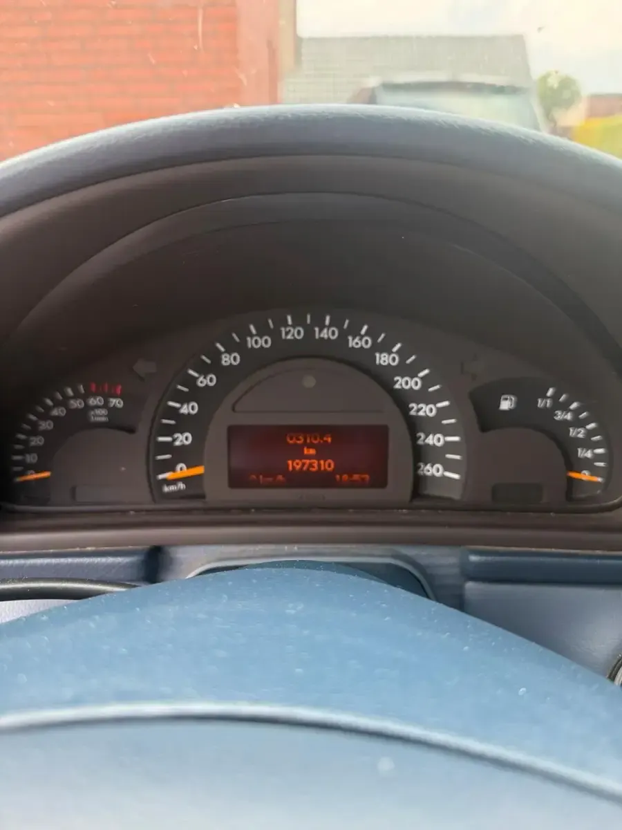 Gebraucht Mercedes C180 143 PS (105 kW) 2002 Grau Kombi