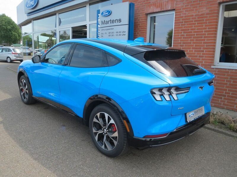Gebraucht Ford Mustang Mach-E Premium 258 kW (351 PS) 2023 Grabber blue SUV