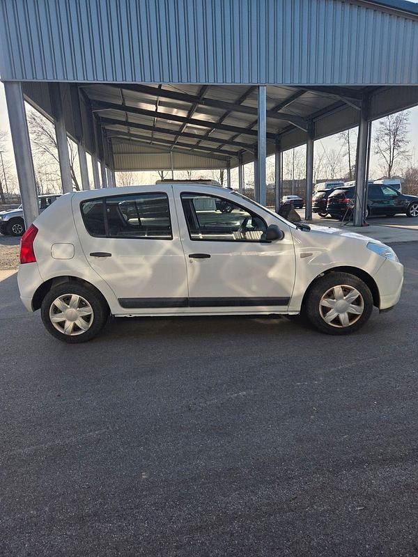 Gebraucht Dacia Sandero 75 PS (55 kW) 2009 Weiß Kleinwagen