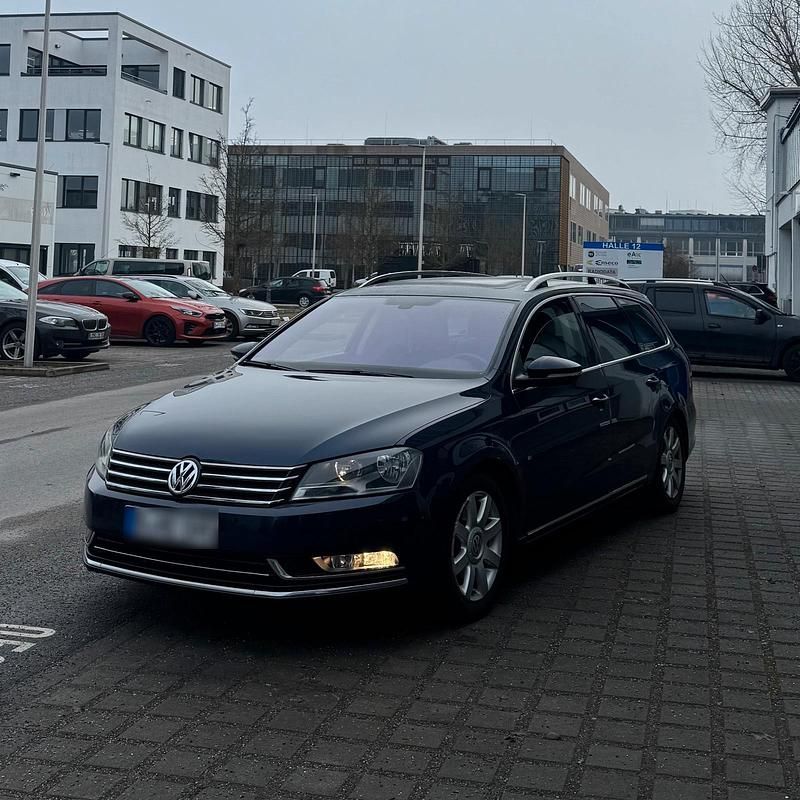 Gebraucht VW Passat Highline 140 PS (102 kW) 2011 Blau Kombi