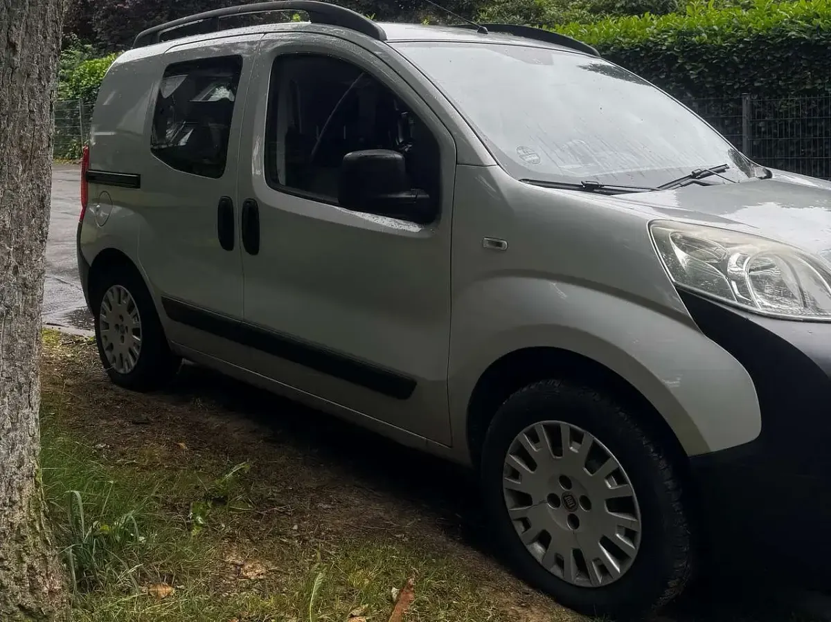 Gebraucht Fiat Fiorino Basis 77 PS (56 kW) 2016 Silber Van / Kleinbus