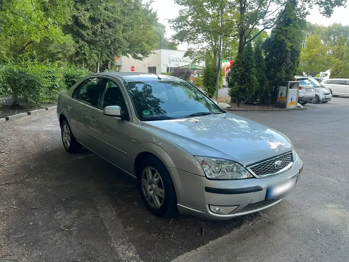 Gebraucht Ford Mondeo Ghia 131 PS (96 kW) 2007 Silber Limousine