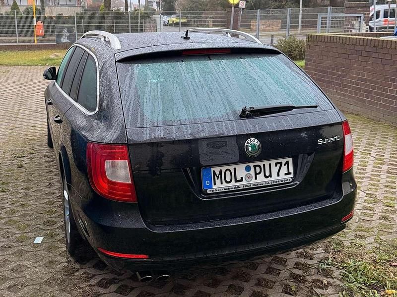 Gebraucht Skoda Superb Elegance 140 PS (102 kW) 2010 Schwarz Kombi