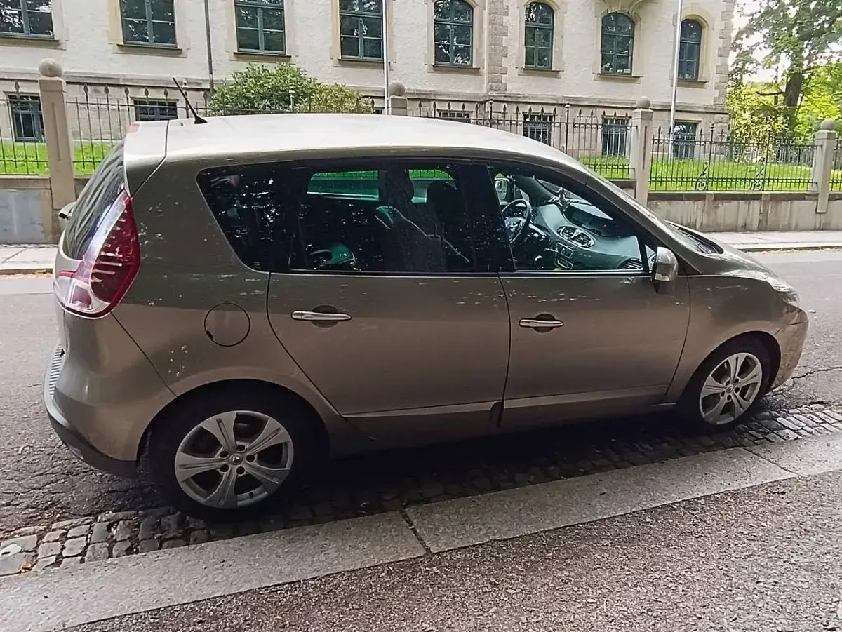 Gebraucht Renault Scénic III Dynamique 131 PS (96 kW) 2011 Beige Van / Kleinbus