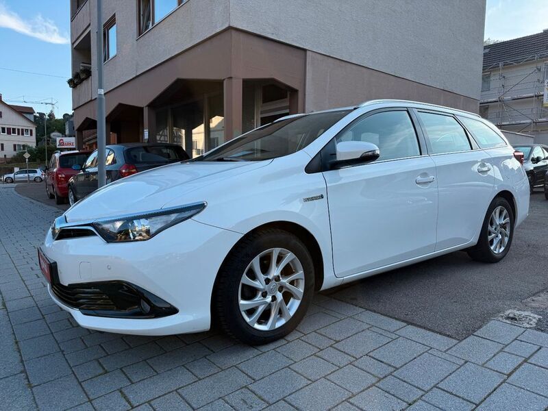 Weiß Gebraucht 2018 Toyota Auris Touring Sports Kombi | 14.999 € (Fairer Preis) - Bild 1/4