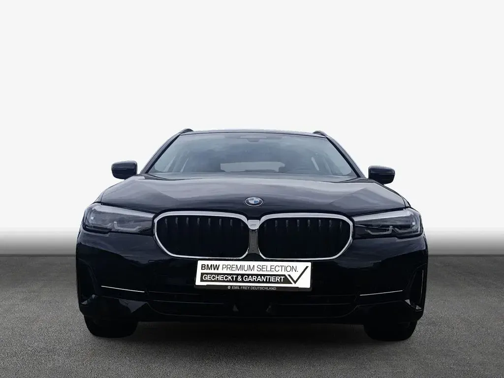 Gebraucht BMW 530 Sport Line 286 PS (210 kW) 2023 Schwarz uni Kombi