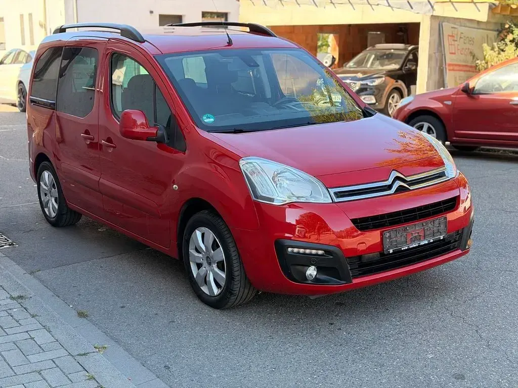 Gebraucht Citroën Berlingo Shine 120 PS (88 kW) 2016 Rot Van / Kleinbus