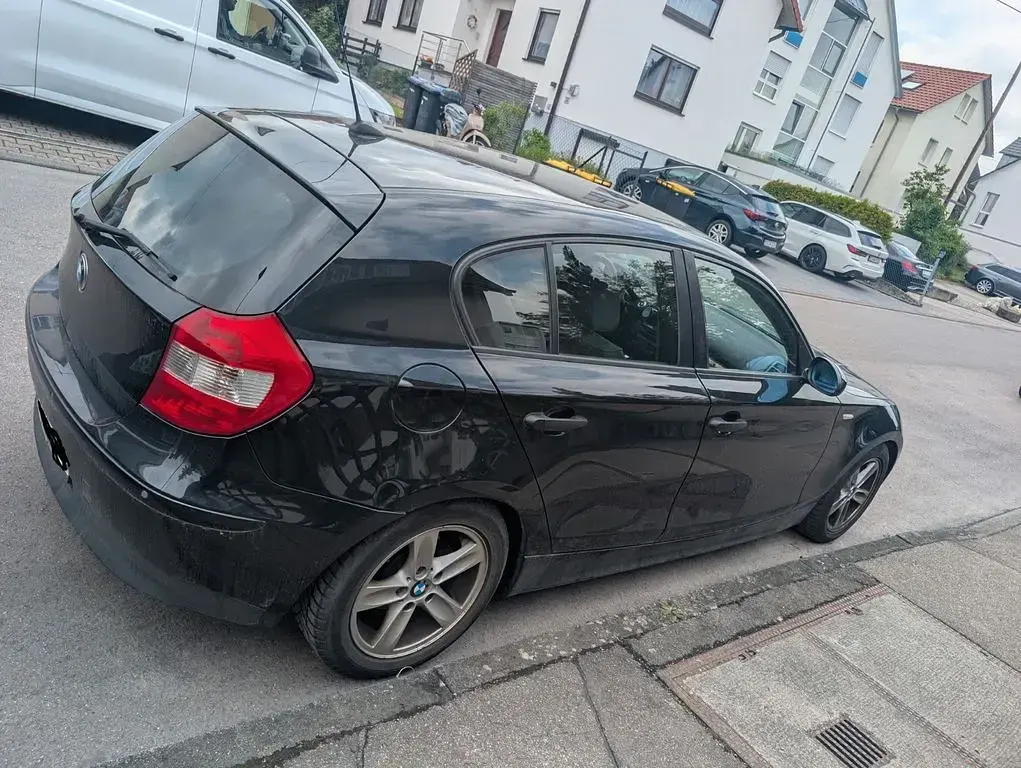 Gebraucht BMW 118 129 PS (94 kW) 2007 Schwarz Kleinwagen