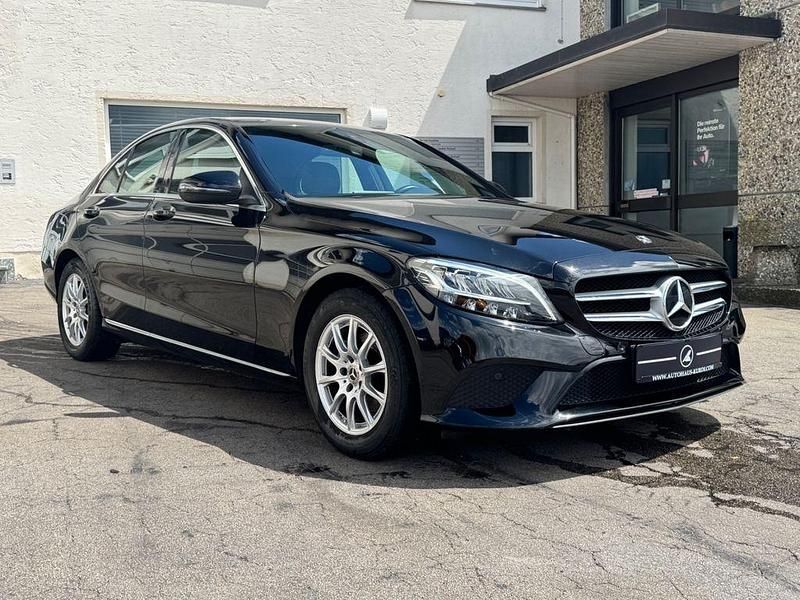 Gebraucht Mercedes C180 156 PS (114 kW) 2020 Schwarz Limousine