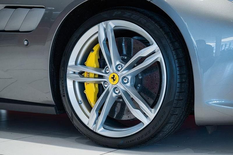 Gebraucht Ferrari GTC4Lusso 610 PS (448 kW) 2018 Grau Kombi