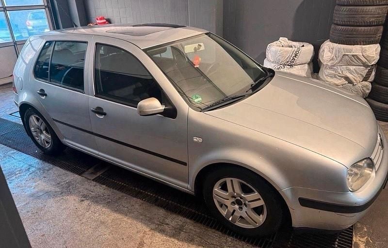 Gebraucht VW Golf IV 131 PS (96 kW) 2000 Silber Limousine