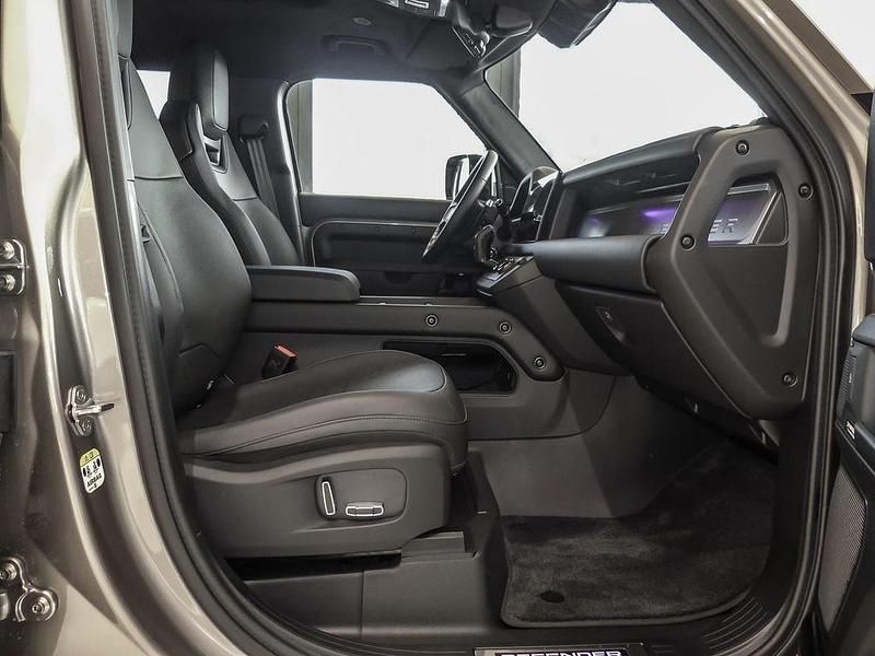 Gebraucht Land Rover Defender 643 PS (472 kW) 2025 Petra copper SUV