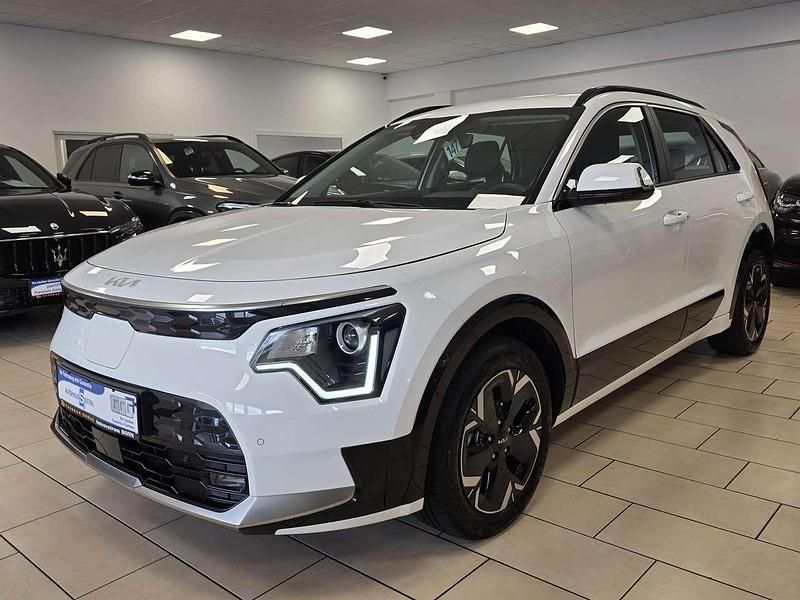 Weiß Gebraucht 2023 Kia e-Niro Vision SUV | 25.500 € (Guter Preis) - Bild 1/4