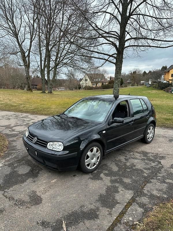 Gebraucht VW Golf IV 90 PS (66 kW) 2001 Schwarz Kleinwagen