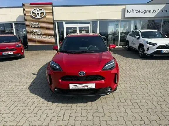 Gebraucht Toyota Yaris Connect Style 116 PS (85 kW) 2022 Karminarot metallic Kleinwagen