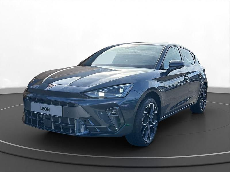 Neu Cupra Leon 150 PS (110 kW) 2025 Grau Limousine