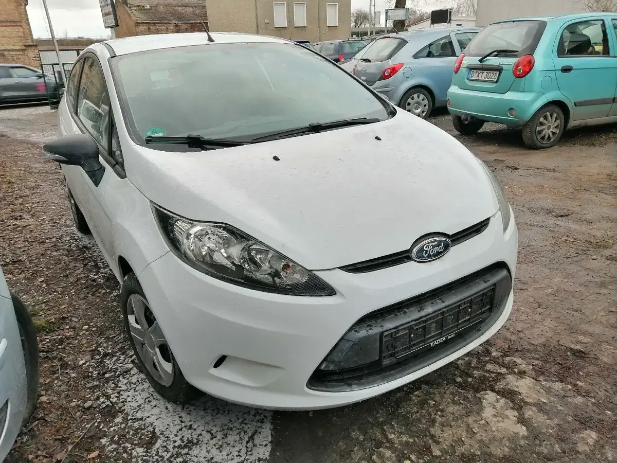 Używany Ford Fiesta 60 KM (44 kW) 2012 Biały Hatchback