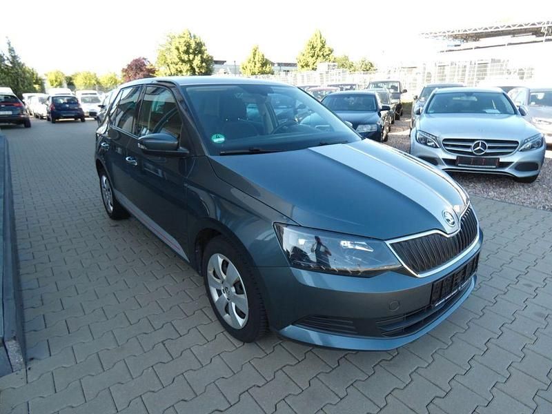 Gebraucht Skoda Fabia Ambition 90 PS (66 kW) 2016 Grau Kleinwagen