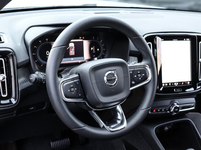 Gebraucht Volvo XC40 Core 163 PS (119 kW) 2024 Weiß SUV