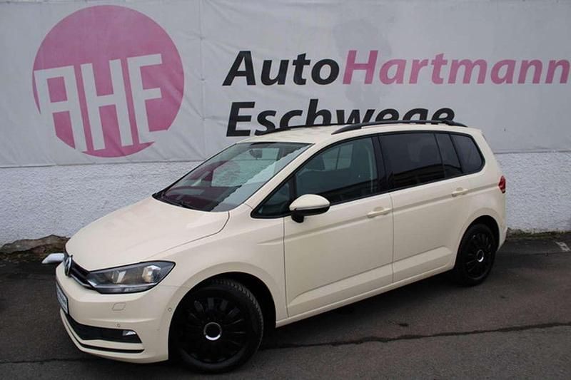 Hellelfenbein Gebraucht 2020 VW Touran Trendline Van / Kleinbus | 20.780 € - Bild 1/4