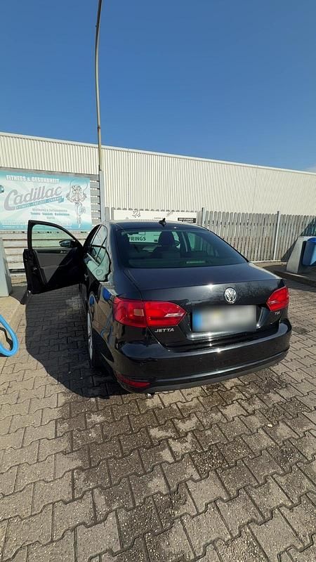 Gebraucht VW Jetta 105 PS (77 kW) 2012 Schwarz Limousine