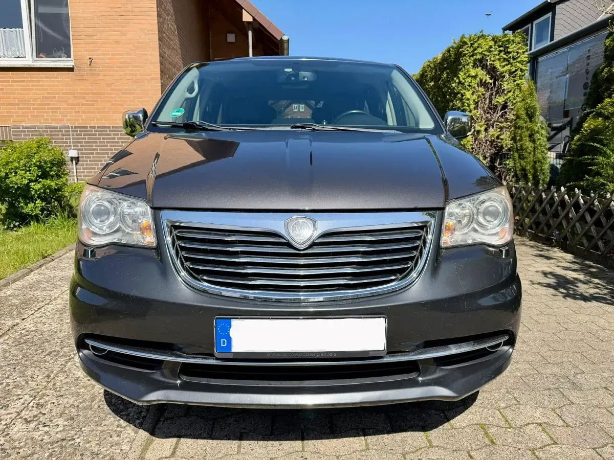 Gebraucht Lancia Voyager 163 PS (119 kW) 2012 Schwarz Van / Kleinbus