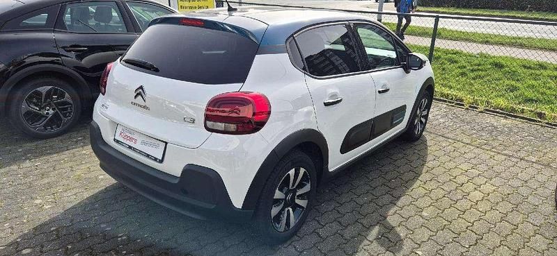 Gebraucht Citroën C3 Shine 110 PS (80 kW) 2022 Polar weiß/dach blau Kleinwagen