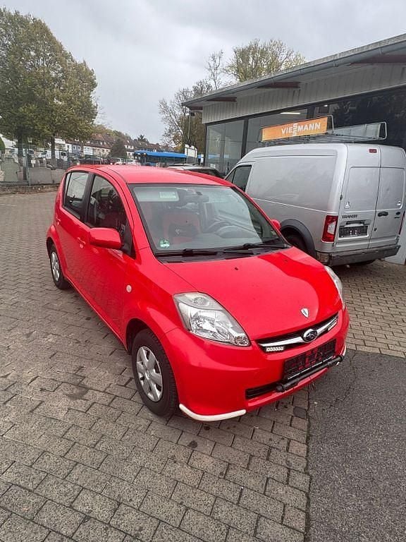 Rot Gebraucht 2010 Subaru Justy Active Kleinwagen | 1.990 € (Fairer Preis) - Bild 1/4