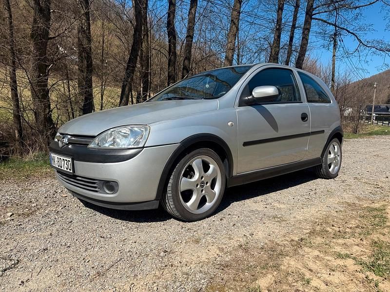 Grau Gebraucht 2002 Opel Corsa Kleinwagen | 1.650 € (Fairer Preis) - Bild 1/4