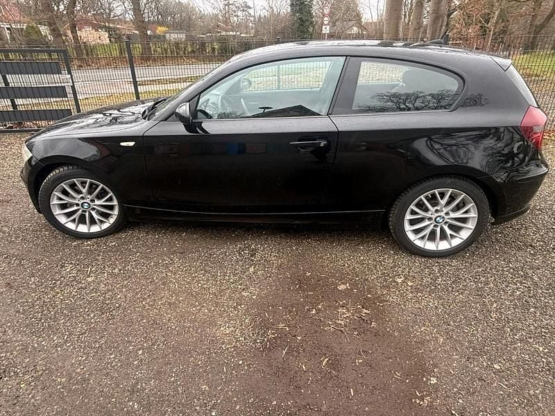Gebraucht BMW 318 143 PS (105 kW) 2009 Schwarz Limousine