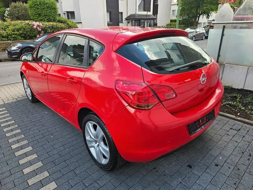 Gebraucht Opel Astra Cosmo 116 PS (85 kW) 2010 Rot Limousine