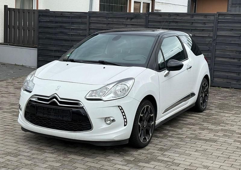 Weiß Gebraucht 2011 Citroën DS3 Sport Chic Limousine | 4.000 € (Fairer Preis) - Bild 1/4