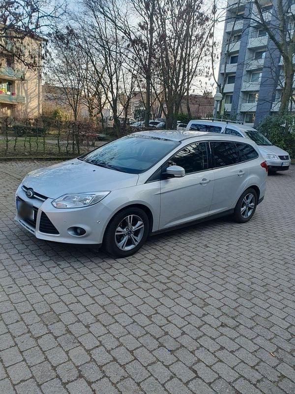 Gebraucht Ford Focus 101 PS (74 kW) 2014 Silber Kombi