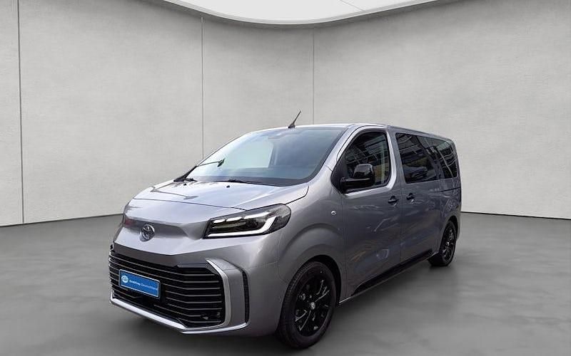 Silber Gebraucht 2025 Toyota Proace Verso Lounge Kombi | 57.850 € - Bild 1/4