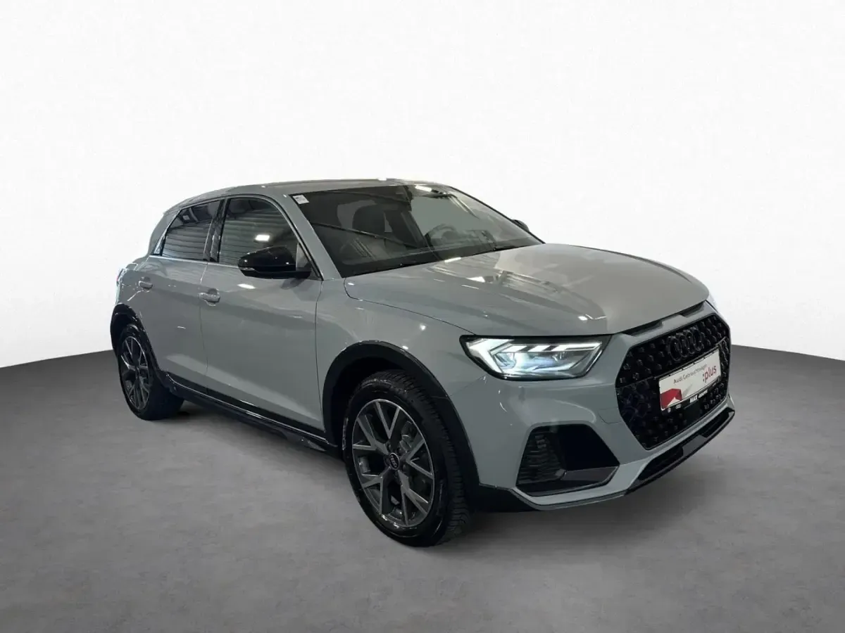Używany Audi A1 S-Line 150 KM (110 kW) 2025 Szary SUV