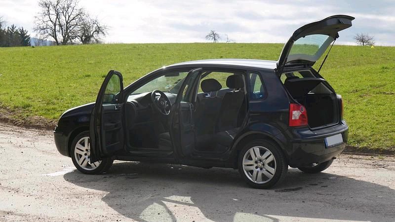 Schwarz Gebraucht 2004 VW Polo Kleinwagen | 650 € - Bild 1/4