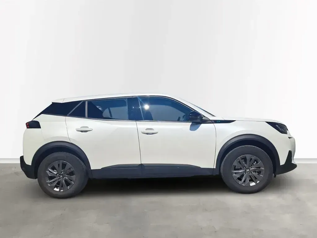 Gebraucht Peugeot e-2008 Active 100 kW (136 PS) 2023 Weiss SUV