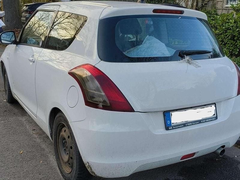Gebraucht Suzuki Swift 94 PS (69 kW) 2012 Weiß Limousine