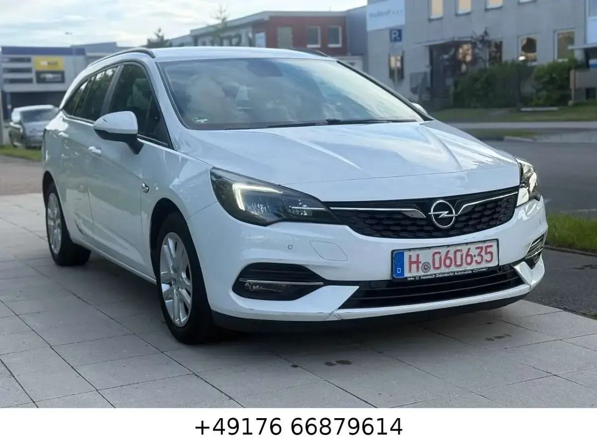 Usado Opel Astra Edition 105 CV (77 kW) 2020 Blanco Familiar