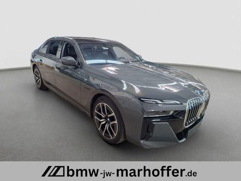 Gebraucht BMW 740 286 PS (210 kW) 2025 Dravitgrau metallic (metallic) Limousine