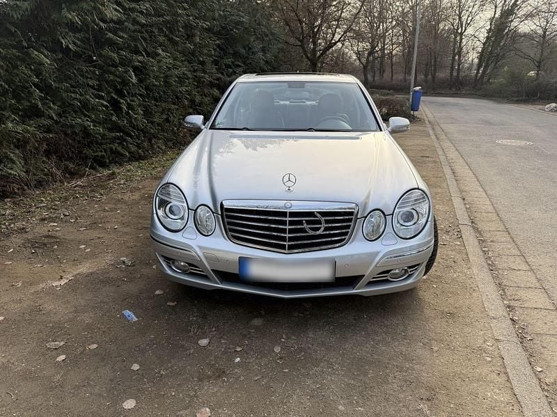 Gebraucht Mercedes E230 Avantgarde 204 PS (150 kW) 2008 Silber Limousine
