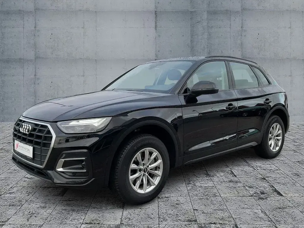 Używany Audi Q5 Basis 204 KM (150 kW) 2024 Czarny SUV