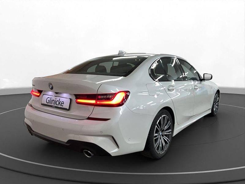 Gebraucht BMW 320 M Sport 190 PS (139 kW) 2021 Mineralweiß metallic Limousine