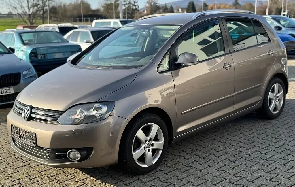 Gebraucht VW Golf VI 105 PS (77 kW) 2011 Kaschmirbraun metallic Kleinwagen