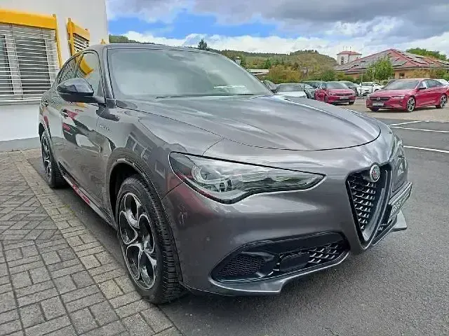 Gebraucht Alfa Romeo Stelvio Veloce 210 PS (154 kW) 2024 Colore esterno (grigio vesuvio SUV