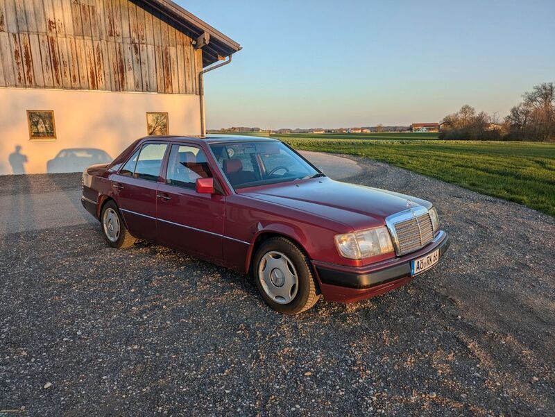 Rot Gebraucht 1990 Mercedes E200 Limousine | 4.150 € - Bild 1/4