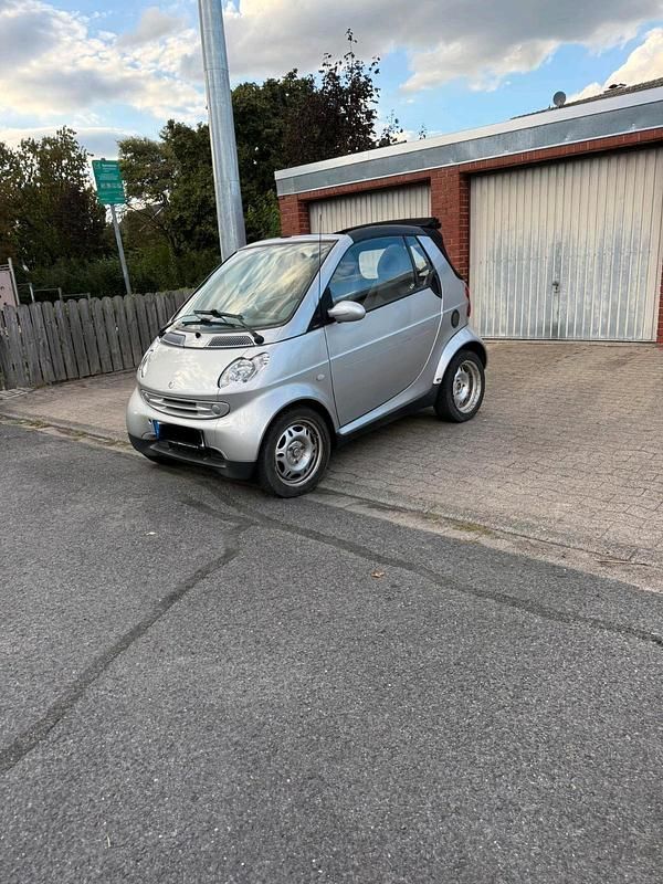 Silber Gebraucht 2004 Smart ForTwo Coupé Cabrio | 1.450 € - Bild 1/4